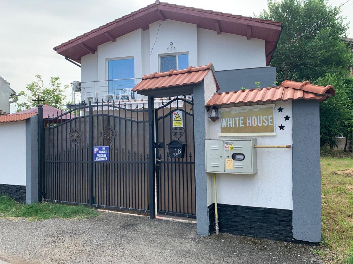 White House Guest House Хунедоара Экстерьер фото